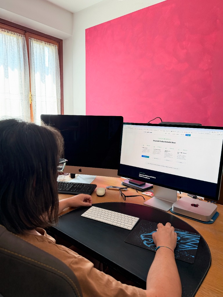 Mattia Truzzi al computer